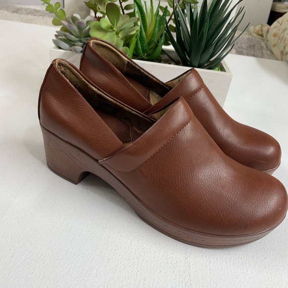 b.o.c. Brown Mules with Slip-On Design and Chunky Heel - Picture 1 of 5